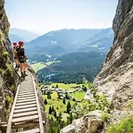 Laax, Parking, Ski, Room, Self Check-in Wi-fi Caumasee *