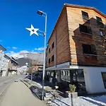 Laax, Parking, Ski, Room, Self Check-in Wi-fi Caumasee