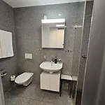 Laax, Parking, Ski, Room, Self Check-in Wi-fi Caumasee Daire Flims