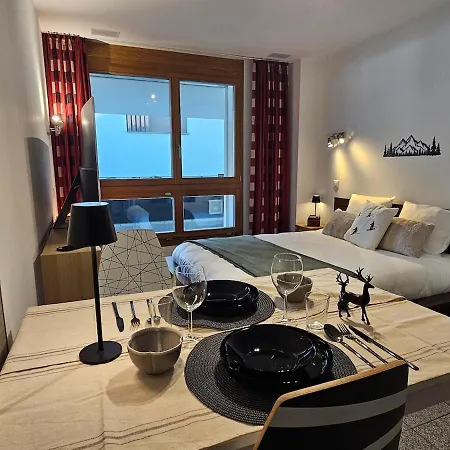 Laax, Parking, Ski, Room, Self Check-in Wi-fi Caumasee شقة *