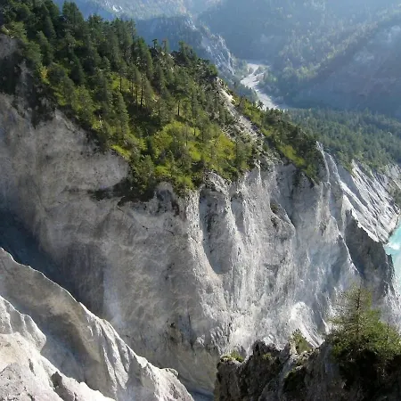 Laax, Parking, Ski, Room, Self Check-in Wi-fi Caumasee شقة *